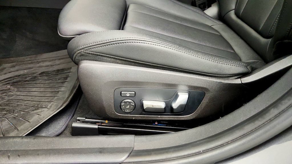 Used 2020 BMW 330i xDrive Sedan w/ Convenience Package AWD/4WD image 12