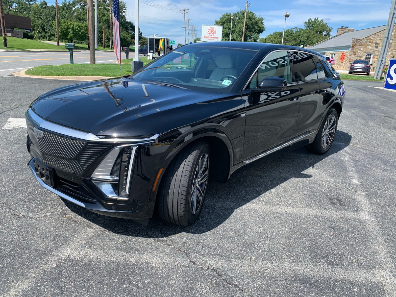 Used 2024 Cadillac Lyriq Luxury w/ LPO, Floor Liner Package AWD/4WD image 3