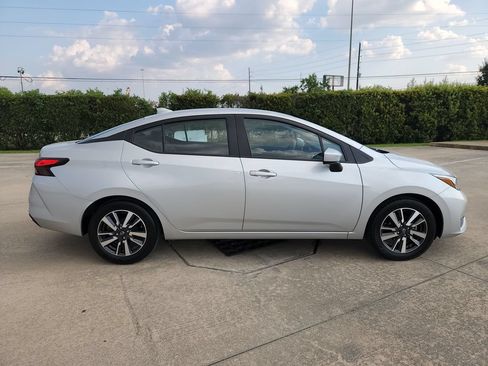Used 2025 Nissan Versa SV FWD image 4