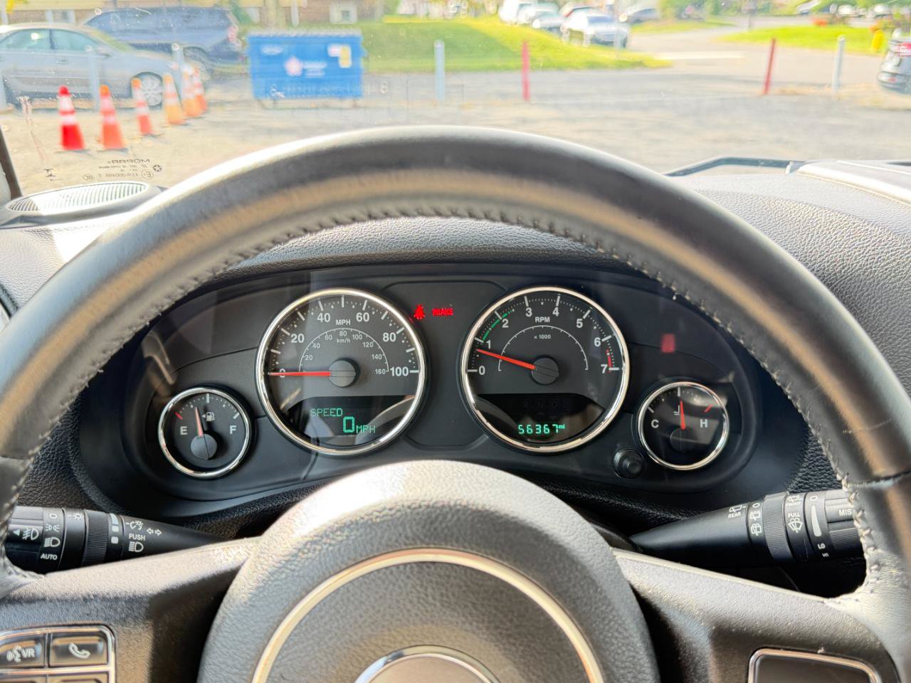 Used 2016 Jeep Wrangler Unlimited Sahara w/ Connectivity Group AWD/4WD image 17