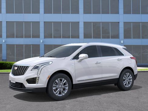 New 2026 Cadillac XT5 Luxury image 2