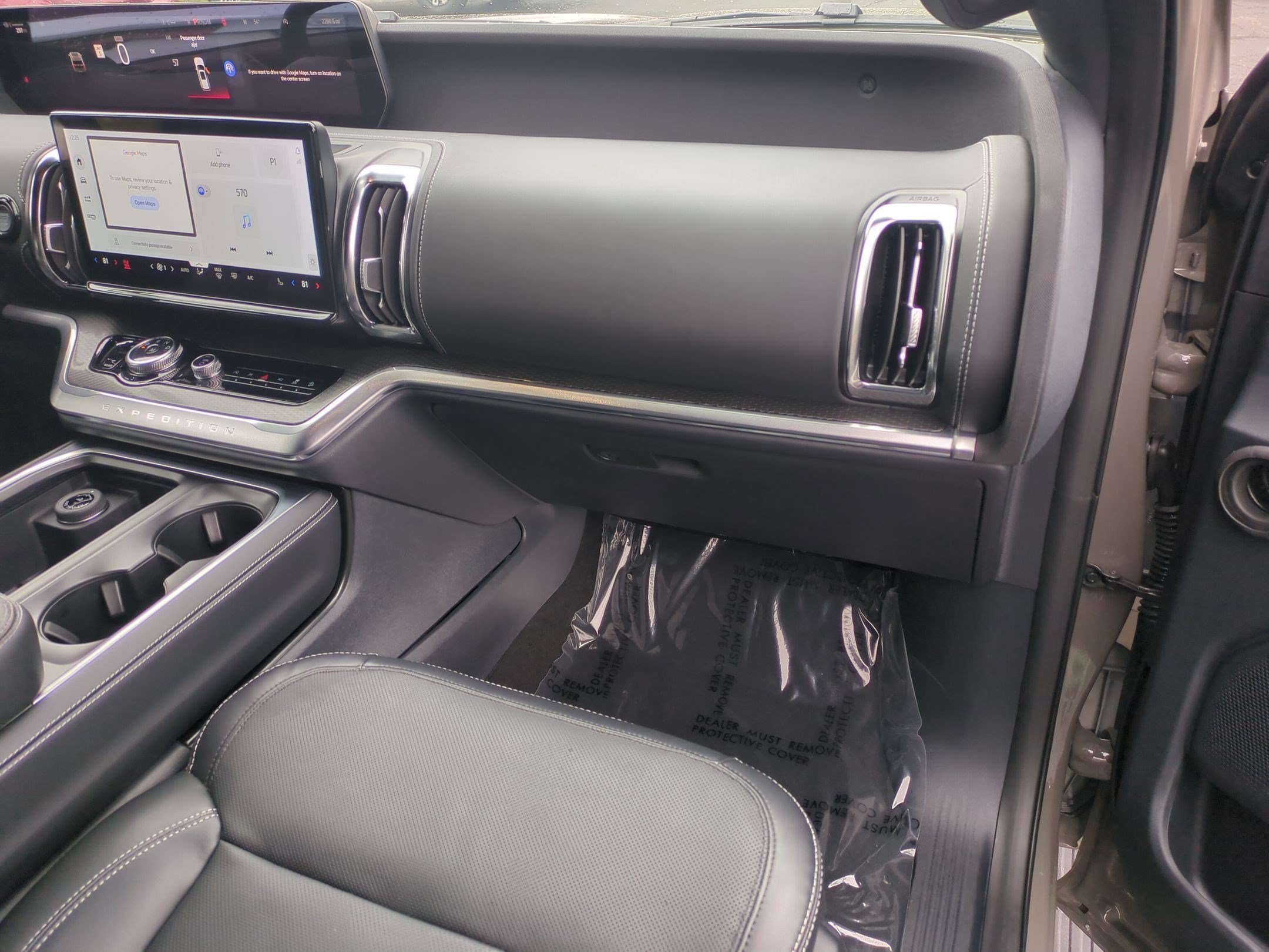Used 2026 Ford Expedition Platinum w/ Stealth Performance Package AWD/4WD image 32