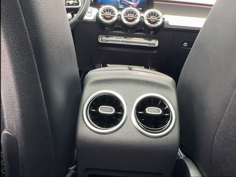 Used 2022 Mercedes-Benz GLB 250 4MATIC w/ Premium Package Lite image 35