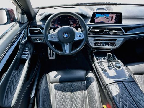 Used 2020 BMW 750i xDrive w/ Autobahn Package AWD/4WD image 24