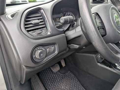 Used 2022 Jeep Renegade Altitude w/ Sun/Sound Group AWD/4WD image 23