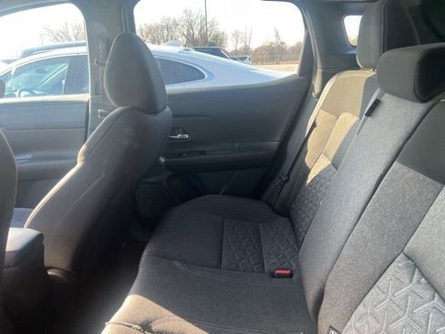 Used 2025 Nissan Kicks SV image 8