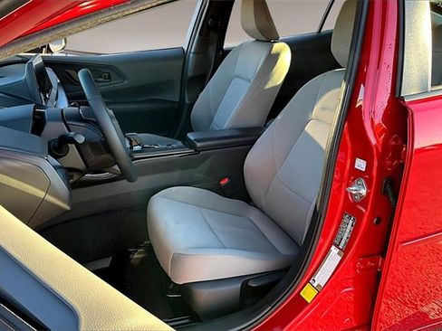 Used 2024 Toyota Prius LE image 19
