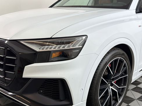 Used 2022 Audi Q8 Prestige w/ Prestige Package AWD/4WD image 9