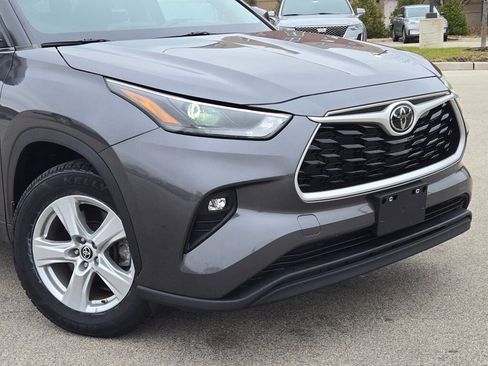 Used 2023 Toyota Highlander L image 2