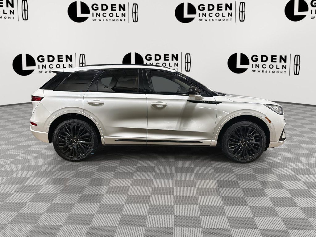 Used 2025 Lincoln Corsair Grand Touring w/ Jet Appearance Package AWD/4WD image 9