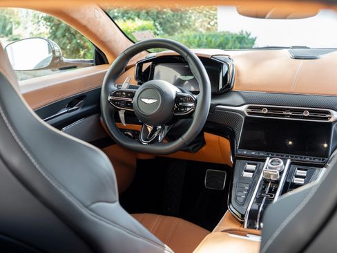 Used 2025 Aston Martin V8 Vantage Coupe image 12