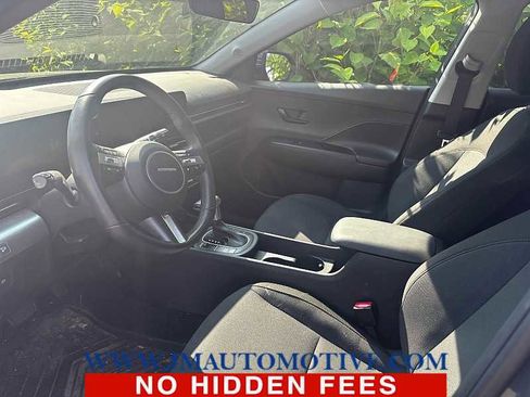 Used 2025 Hyundai Kona SEL AWD/4WD image 2
