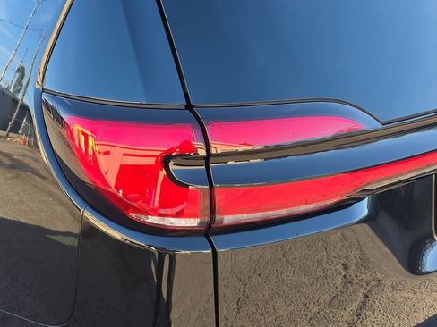 Used 2022 Chrysler Pacifica Limited w/ S Appearance Package image 47