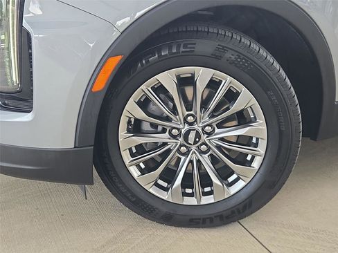 Used 2024 Cadillac XT4 Premium Luxury FWD image 8