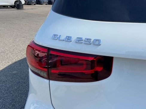 Used 2023 Mercedes-Benz GLB 250 4MATIC image 32