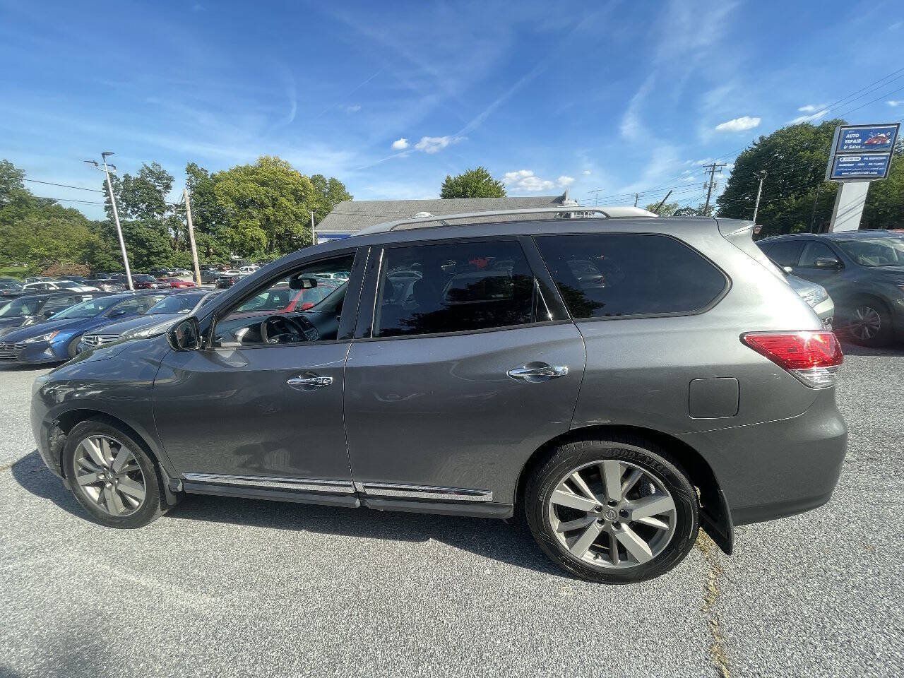 Used 2015 Nissan Pathfinder 4WD image 8