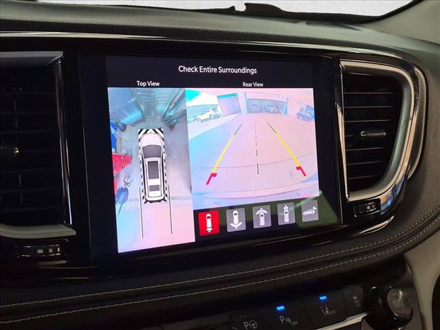 Used 2022 Chrysler Pacifica Touring-L w/ Uconnect Theater Family Group FWD image 19