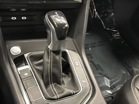 Used 2022 Volkswagen Tiguan SE R-Line image 19