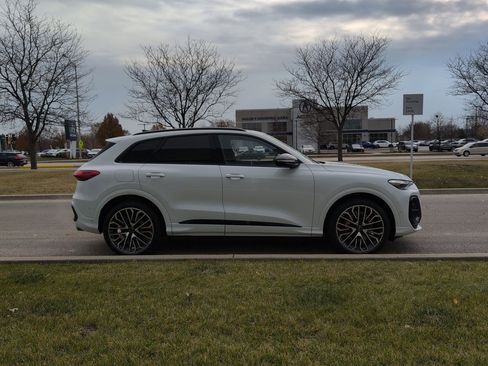 New 2025 Audi SQ5 Prestige image 40