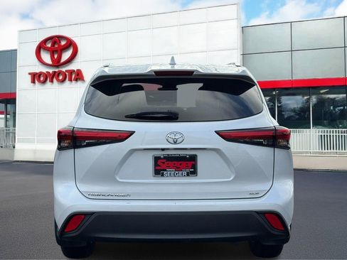 Used 2023 Toyota Highlander FWD image 8