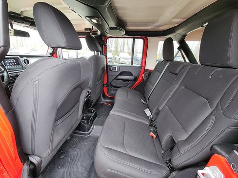 Used 2018 Jeep Wrangler Unlimited Sahara image 28