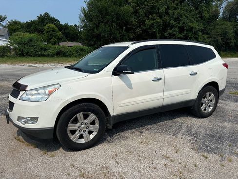 Used 2012 Chevrolet Traverse LT image 2