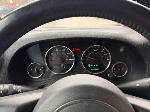 Used 2018 Jeep Wrangler Unlimited Sport S image 12