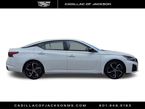 Used 2024 Nissan Altima 2.5 SR FWD image 5