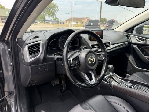 Used 2017 MAZDA MAZDA3 Touring FWD image 9
