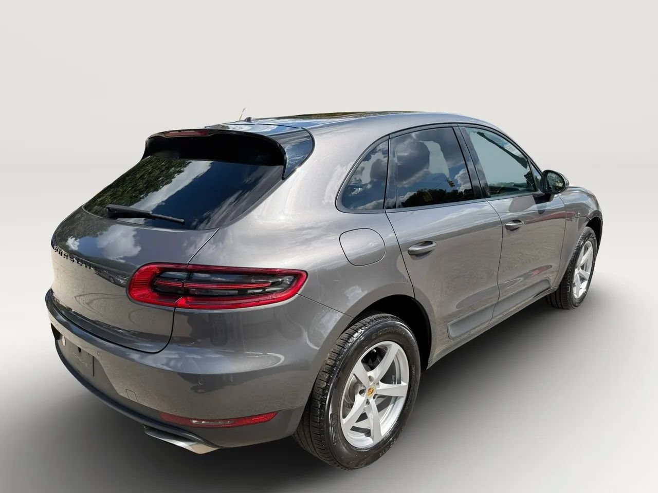 Used 2018 Porsche Macan Sport Edition AWD/4WD image 3
