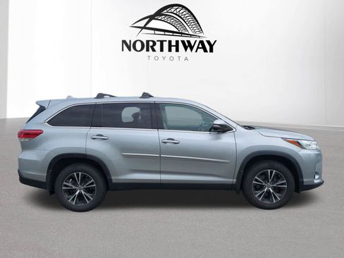 Used 2019 Toyota Highlander Plus w/ Protection Package #3 AWD/4WD image 2
