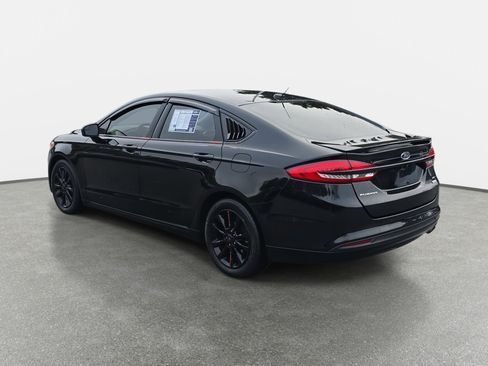 Used 2017 Ford Fusion SE w/ Fusion SE Technology Package image 7