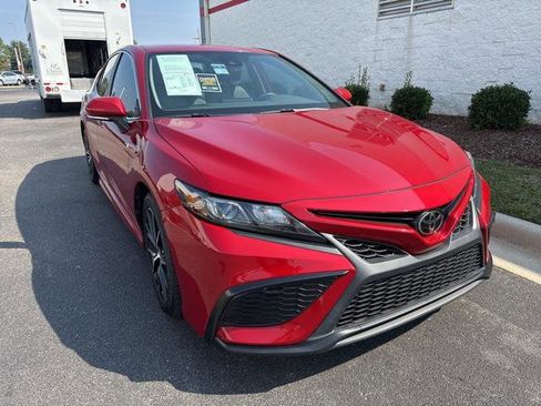 Certified 2022 Toyota Camry SE w/ Convenience Package image 1