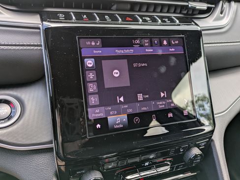 New 2025 Jeep Grand Cherokee Laredo X w/ Luxury Tech Group I image 17