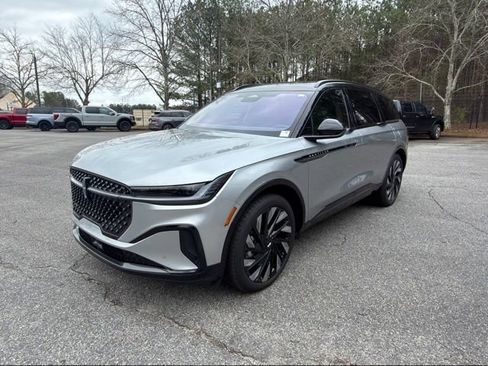 Used 2025 Lincoln Nautilus Reserve w/ Jet Appearance Package image 2