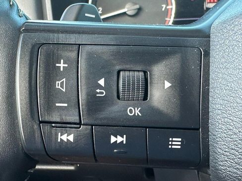 Used 2025 Nissan Rogue SV image 18