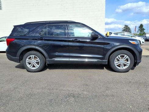 Used 2023 Ford Explorer XLT w/ Equipment Group 202A AWD/4WD image 6