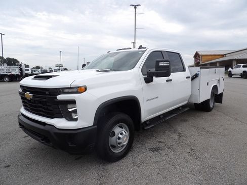 Used 2024 Chevrolet Silverado 3500 W/T w/ Snow Plow Prep Package AWD/4WD image 3