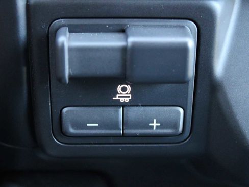 Used 2021 Chevrolet Silverado 1500 LT Trail Boss w/ Convenience Package II AWD/4WD image 22