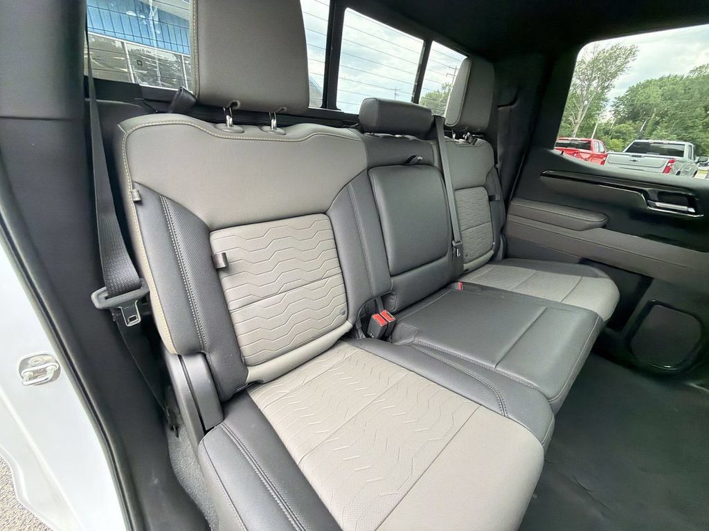 Used 2022 Chevrolet Silverado 1500 ZR2 w/ Technology Package AWD/4WD image 28