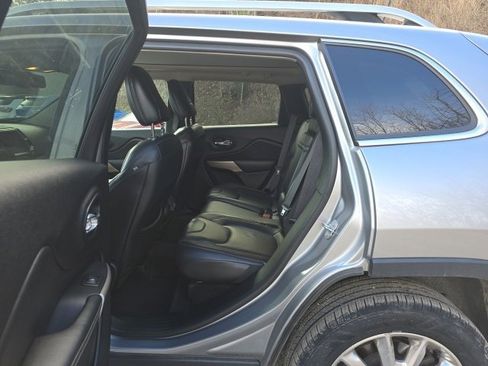 Used 2017 Jeep Cherokee Limited image 13