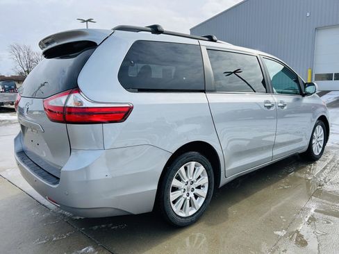 Used 2016 Toyota Sienna XLE Premium image 38