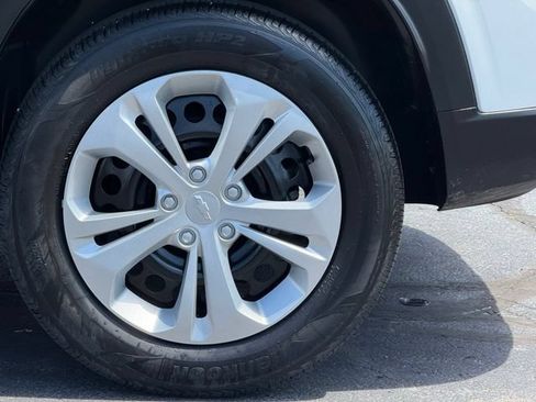 Used 2024 Chevrolet Trax LS FWD image 11