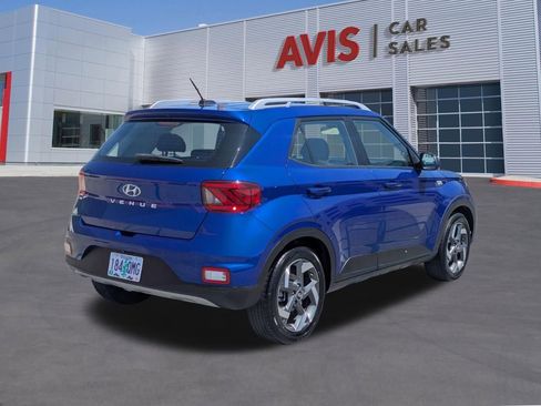 Used 2025 Hyundai Venue SEL FWD image 6