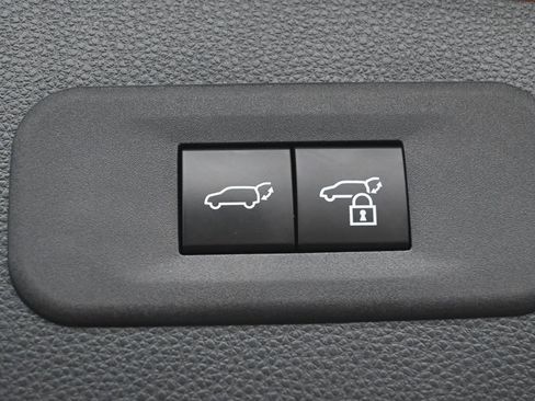 Certified 2025 Toyota Crown Signia image 37