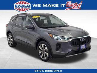 Used 2025 Ford Escape Platinum video 1