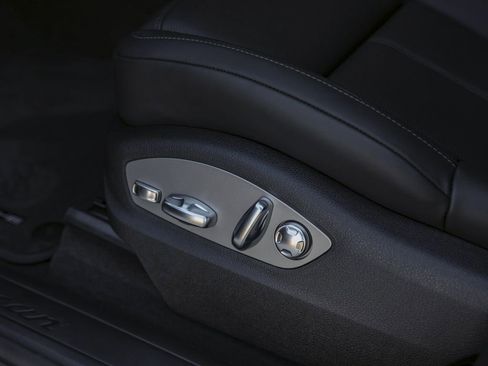 New 2025 Porsche Macan AWD/4WD image 15