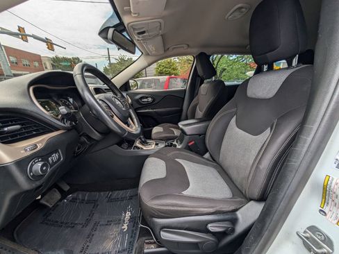 Used 2014 Jeep Cherokee Latitude FWD image 15