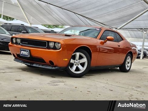 Used 2011 Dodge Challenger image 1