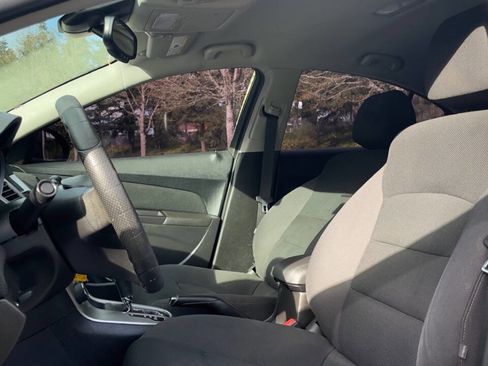 Used 2016 Chevrolet Cruze LT image 9